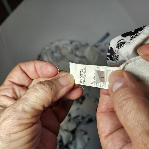 Elegant Off-Shoulder Floral Maxi Dress - Picture 8 of 9